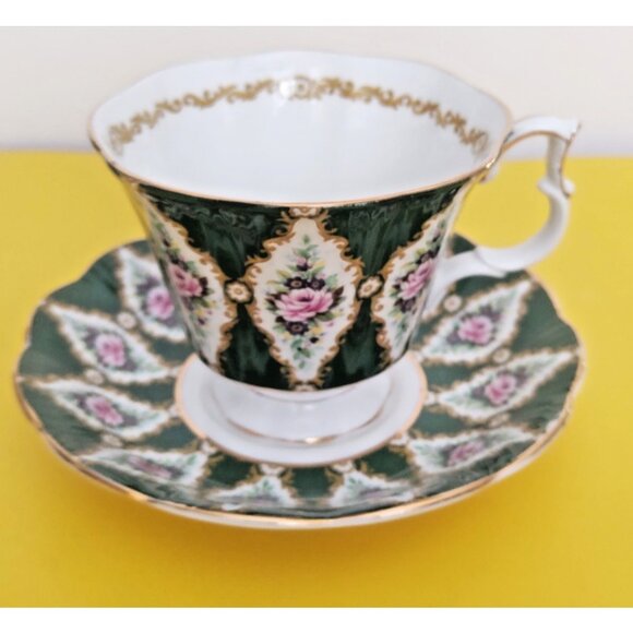 Royal Albert Bone China Cup & Saucer Royal Series "Buckingham" 1970's - Picture 4 of 13